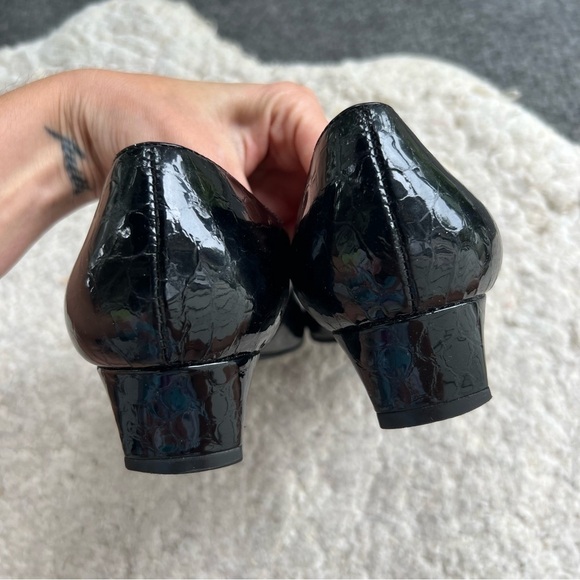 Trotters: Black Patent Leather Reptile Print Business Kitten Heels Size 8 - Picture 7 of 9